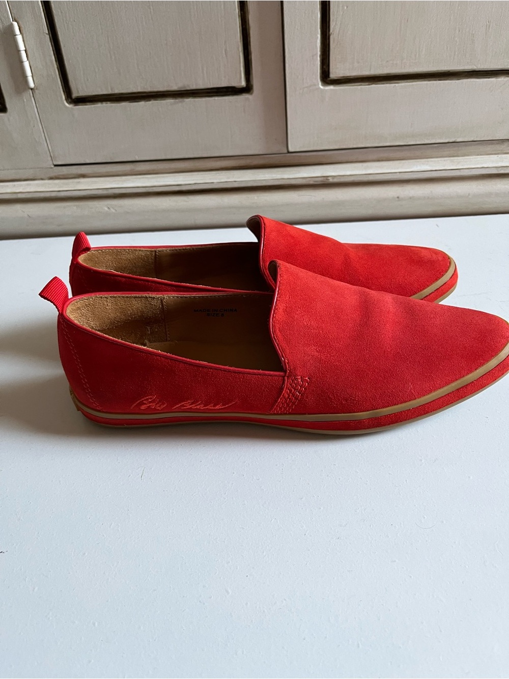 Like New Bill Blass Women's Sutton Suede slip on loafers Italian size 8 preppy